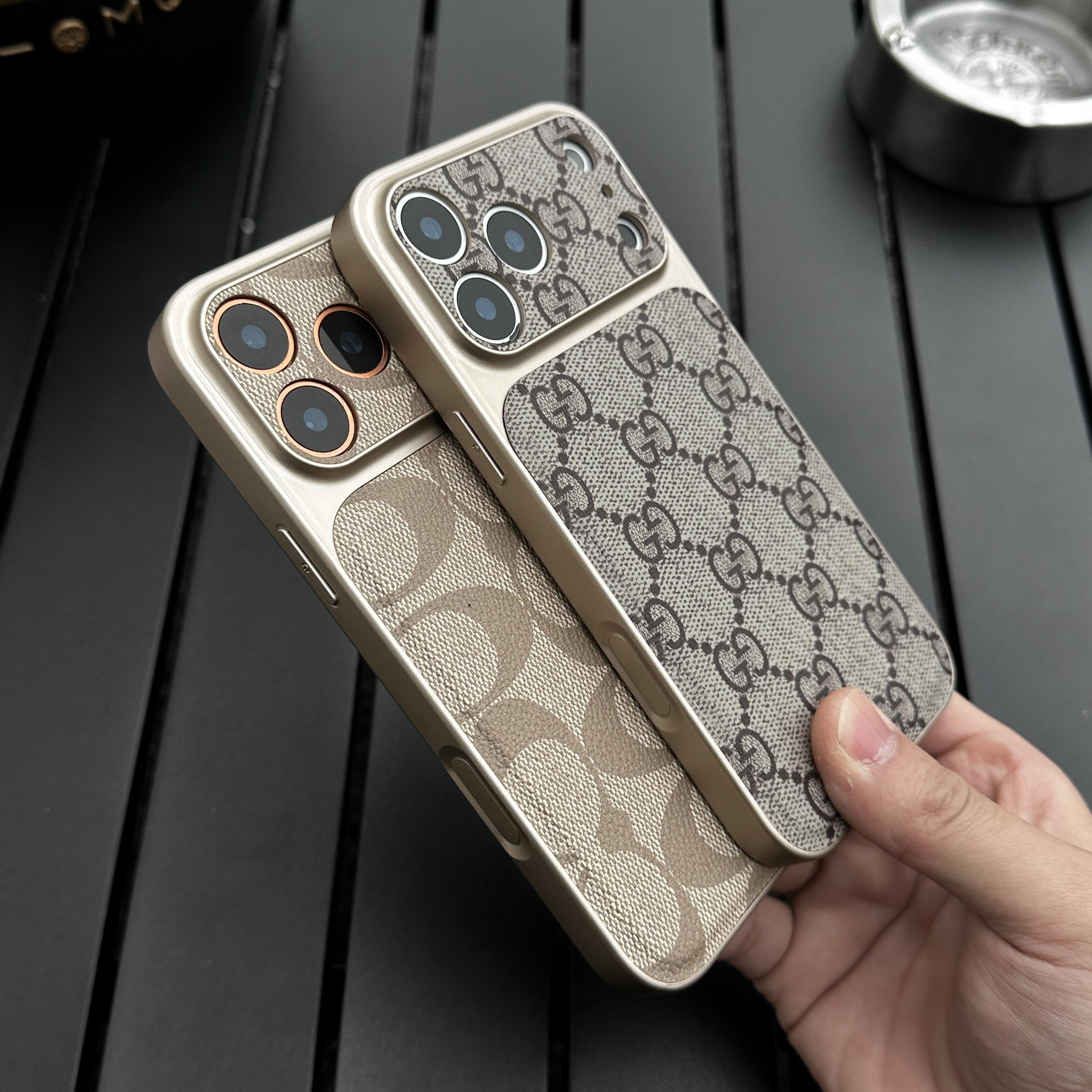 Étui de téléphone en cuir à motif de luxe avec bords antichoc