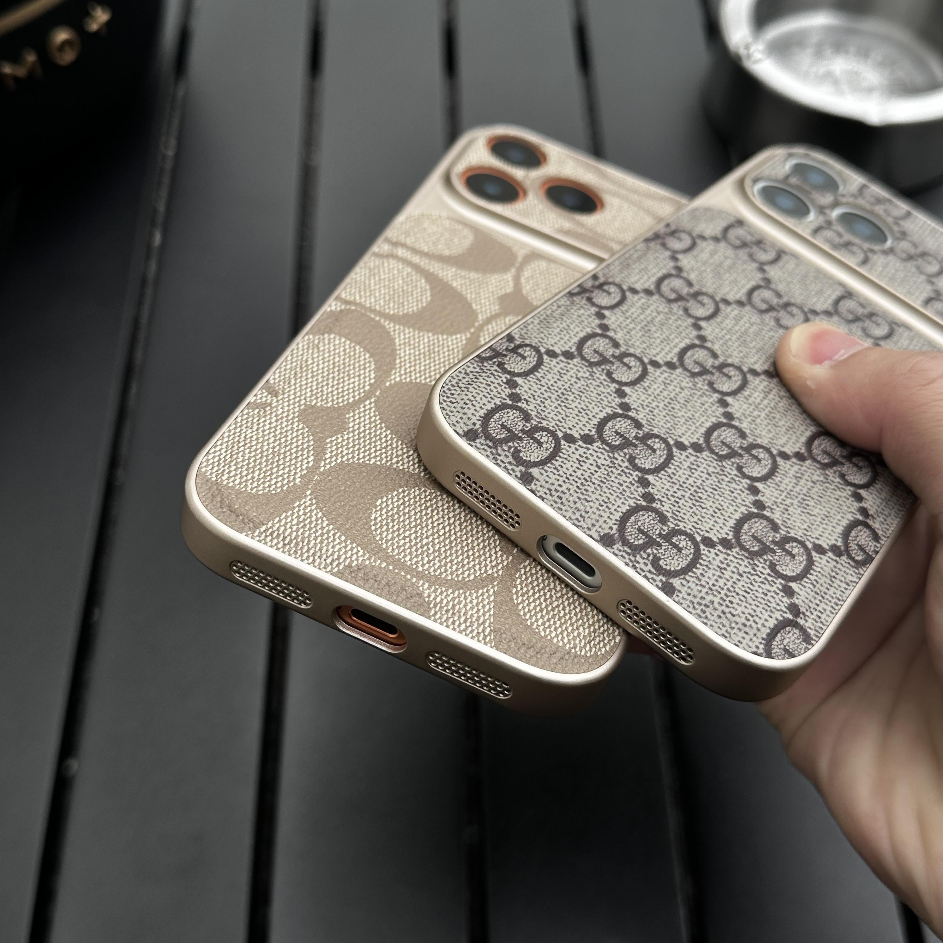 Étui de téléphone en cuir à motif de luxe avec bords antichoc