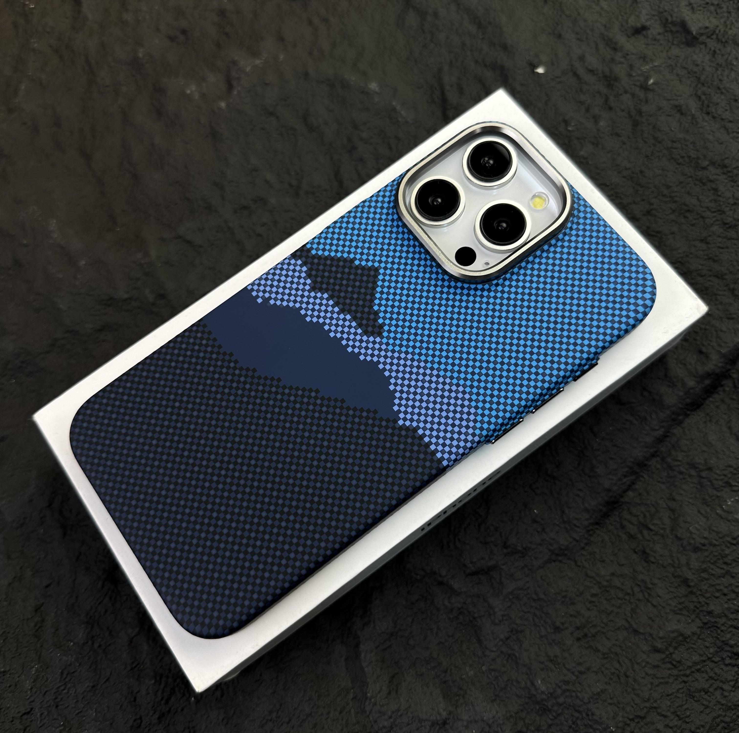 Coque de téléphone compatible MagSafe au design abstrait pixélisé