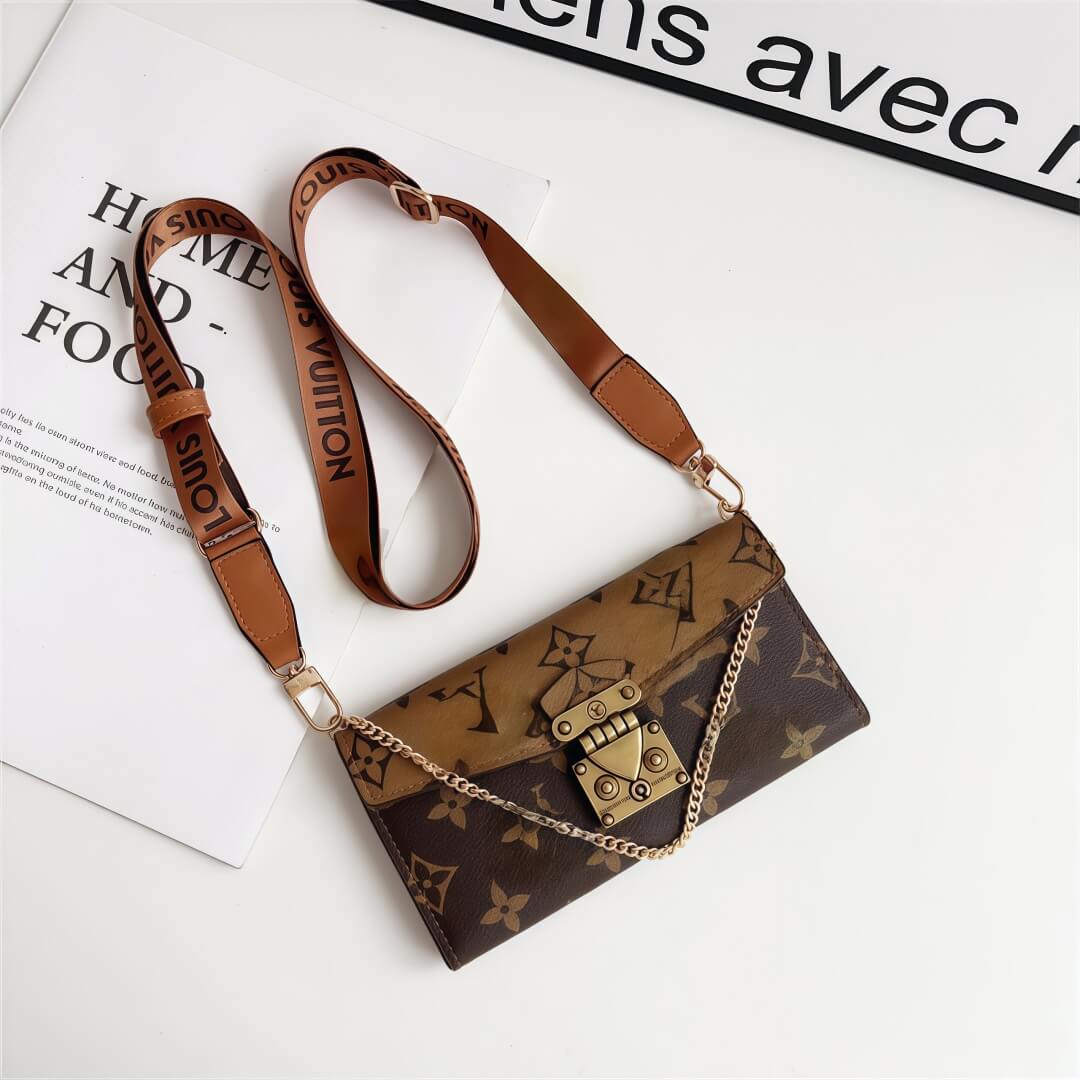 Étui iPhone inspiré d'un sac bandoulière en cuir avec porte-cartes