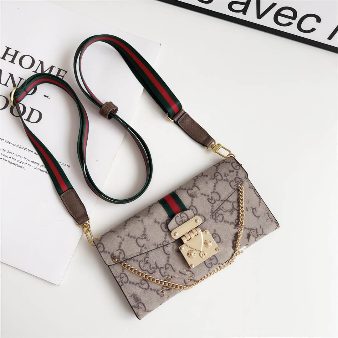 Étui iPhone inspiré d'un sac bandoulière en cuir avec porte-cartes