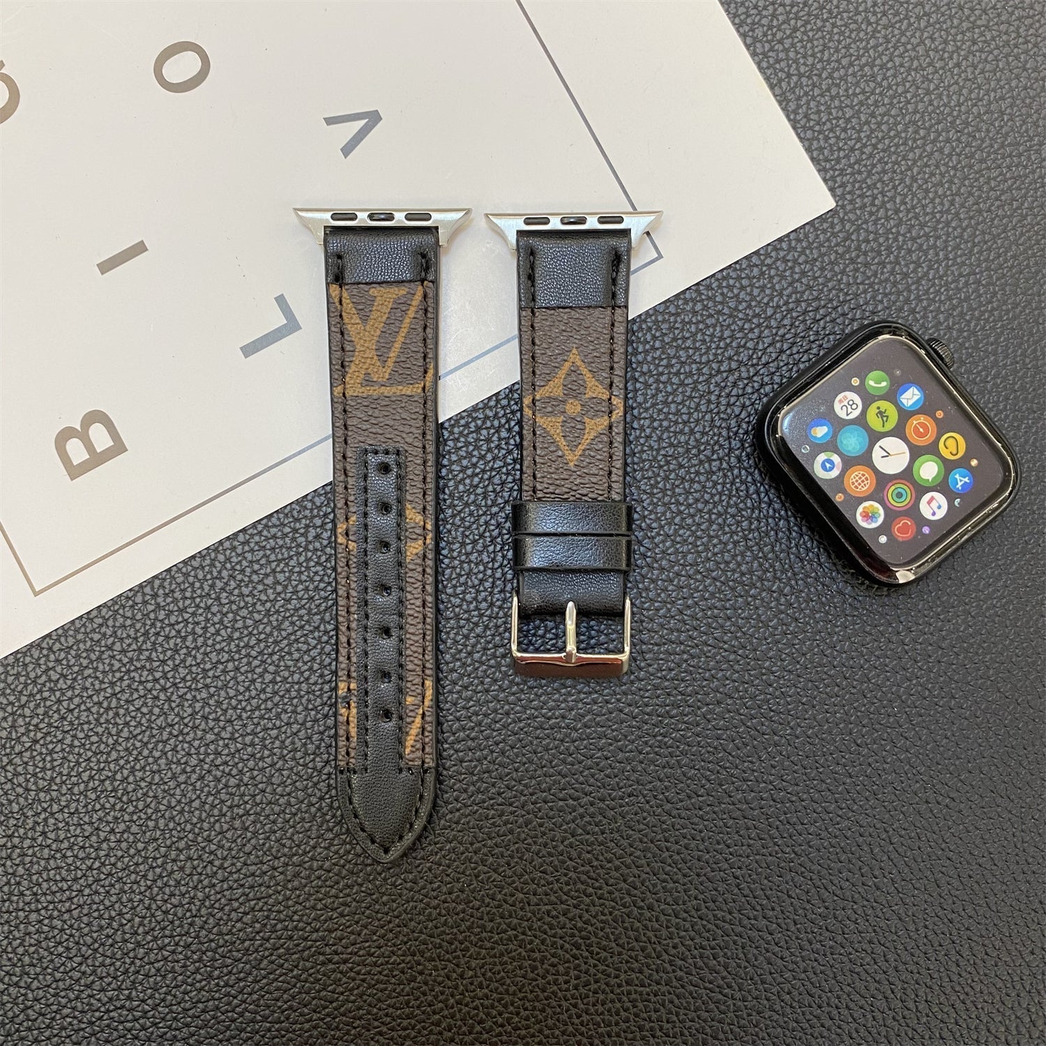 BRACELET APPLE WATCH CUIR MONOGRAMME COUTURE
