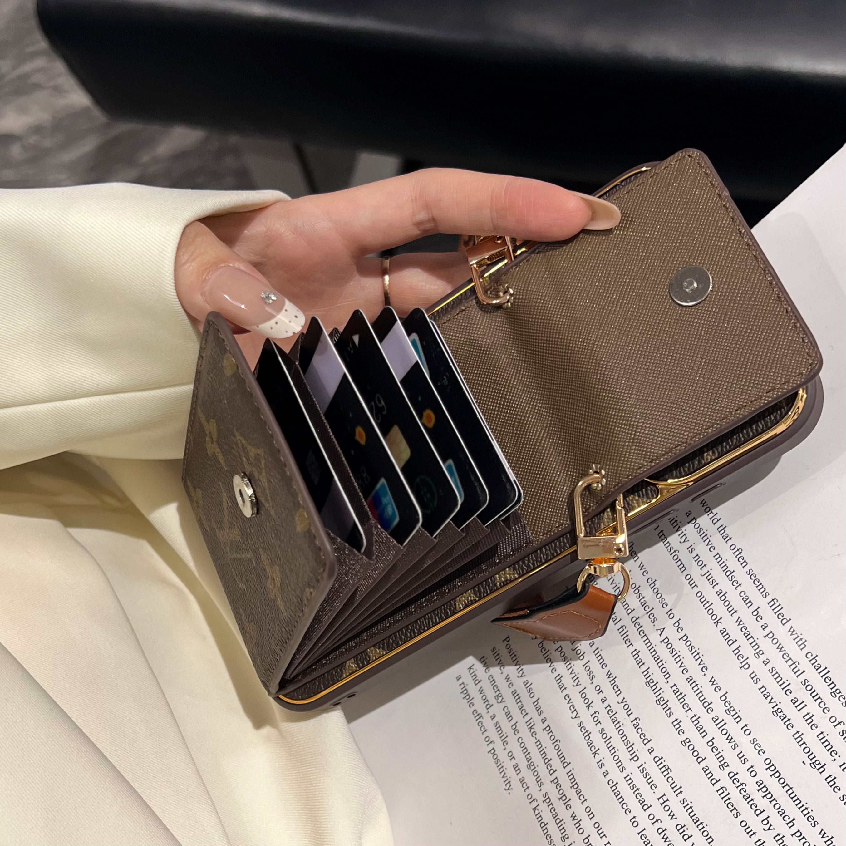 Nové klasické luxusní pouzdro na karty a telefon 012