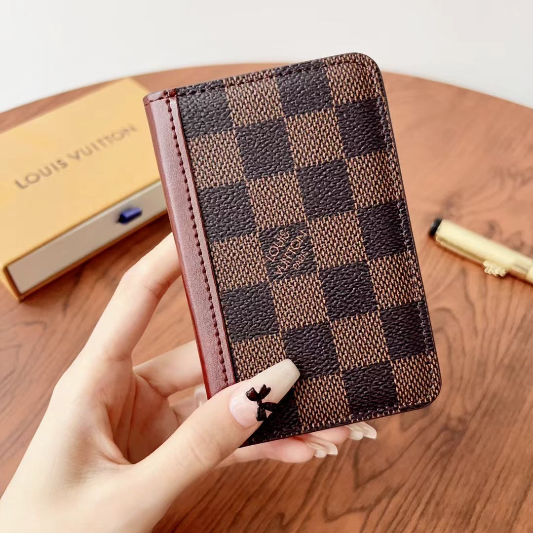 Élégants Portefeuilles Damier et Monogram LV