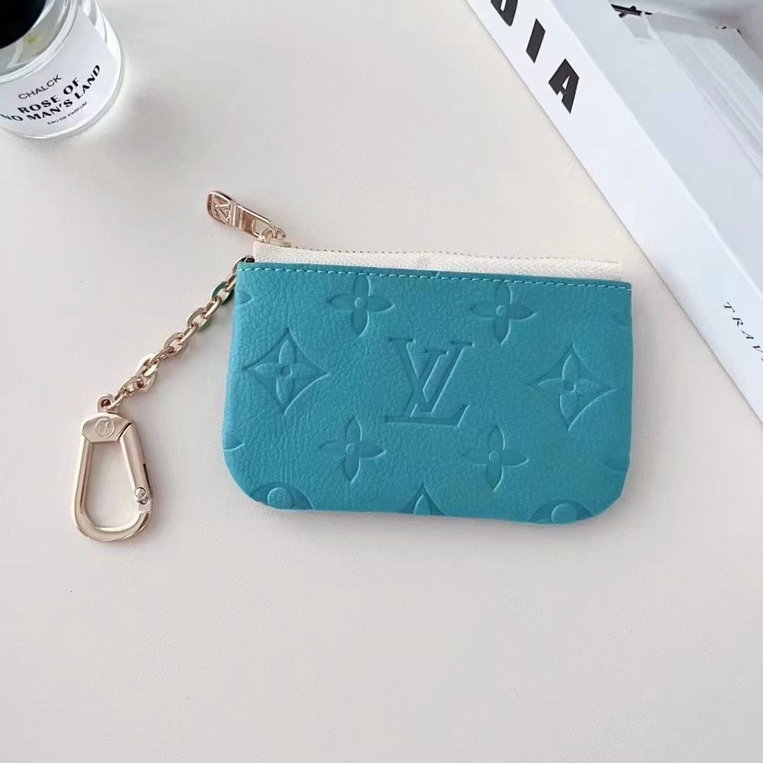 Collection de porte-monnaie gaufrés colorés inspirés de LV avec attache mousqueton