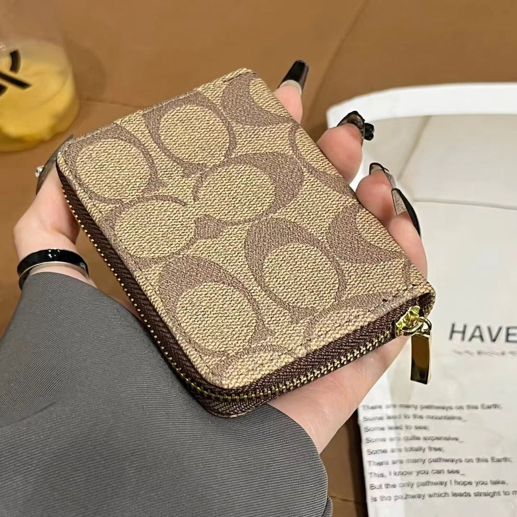 Luxuriöse Reißverschluss-Geldbörsenkollektion, inspiriert von MK & CO