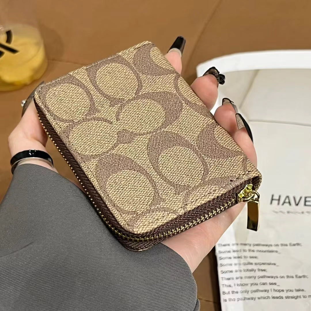 Luxuriöse Reißverschluss-Geldbörsenkollektion, inspiriert von MK & CO