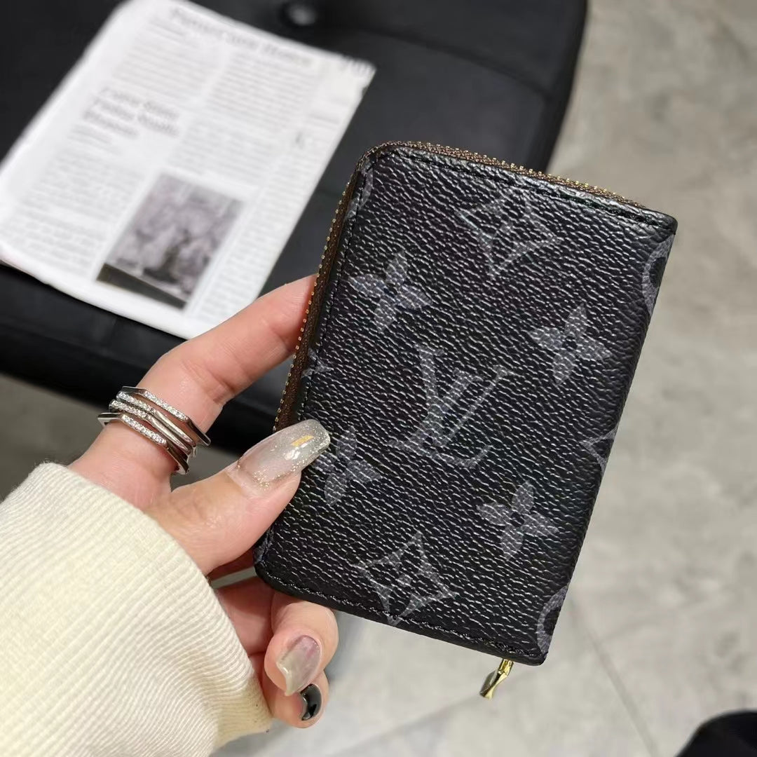 Collection de portefeuilles zippés de luxe à monogramme – LV, GG et BBR