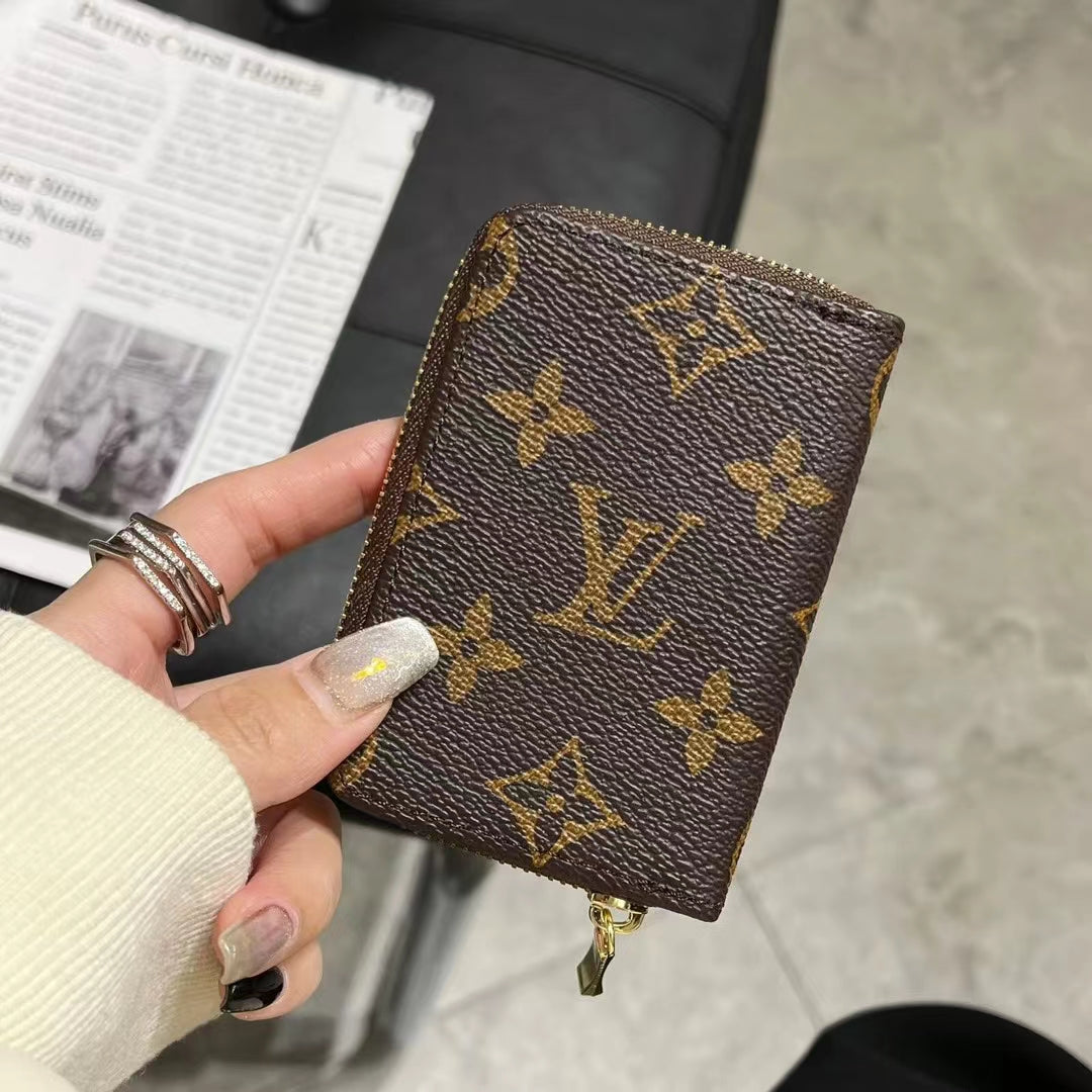 Collection de portefeuilles zippés de luxe à monogramme – LV, GG et BBR