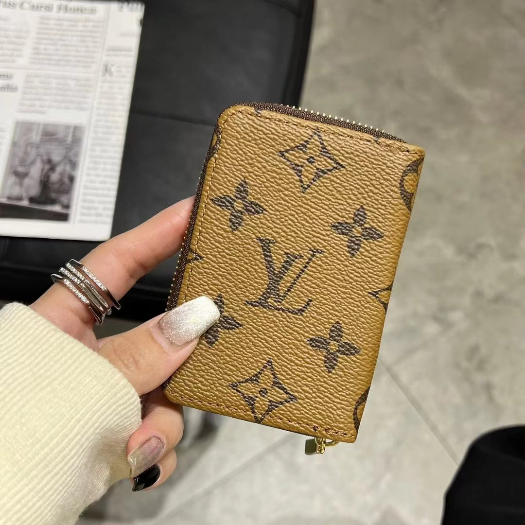 Collection de portefeuilles zippés de luxe à monogramme – LV, GG et BBR