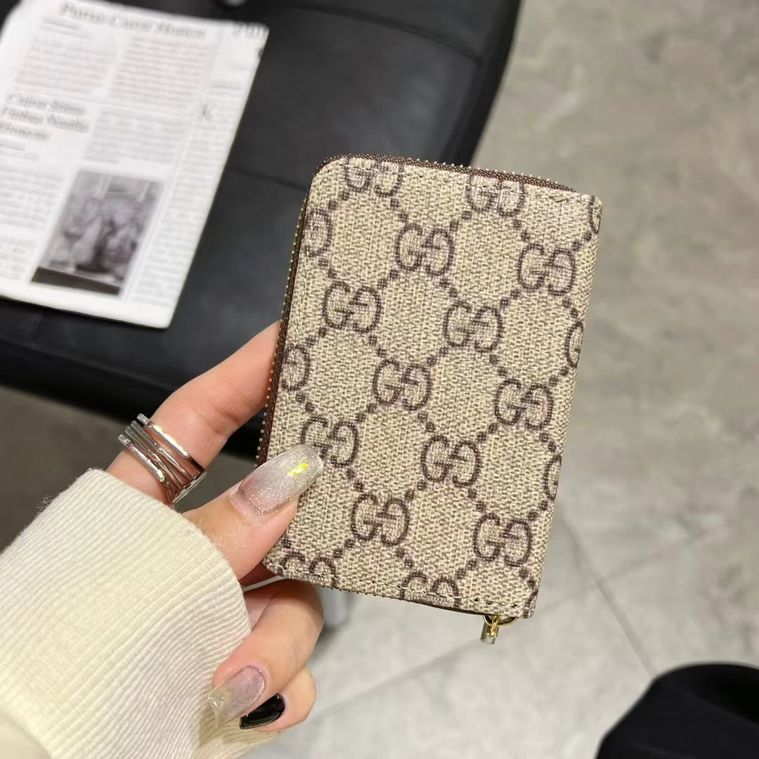 Collection de portefeuilles zippés de luxe à monogramme – LV, GG et BBR