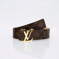 Luxuriöser Monogramm-Gürtel mit goldener Schnalle