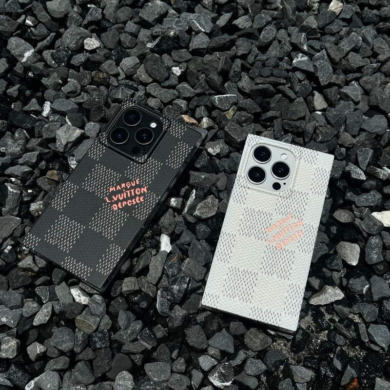 Luxusní černobílé čtvercové pouzdro na iPhone  