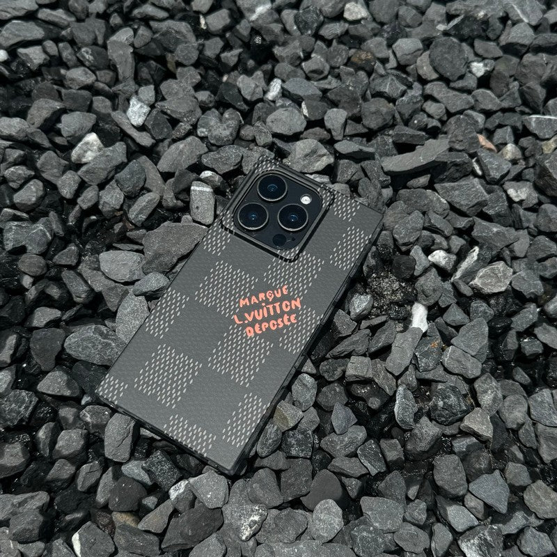 Luxusní černobílé čtvercové pouzdro na iPhone  