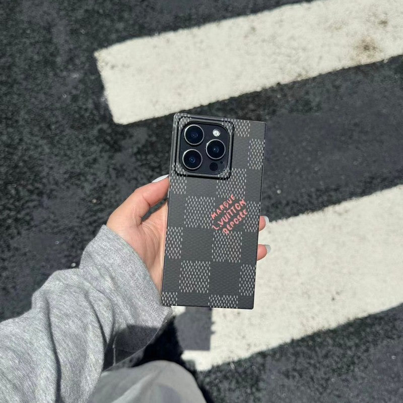 Luxusní černobílé čtvercové pouzdro na iPhone  