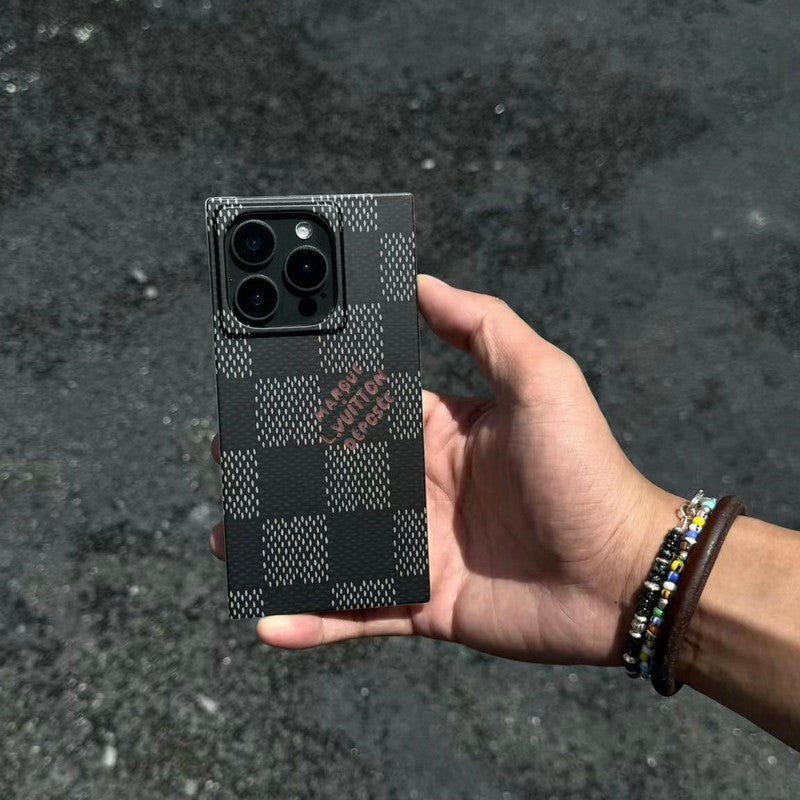 Luxusní černobílé čtvercové pouzdro na iPhone  