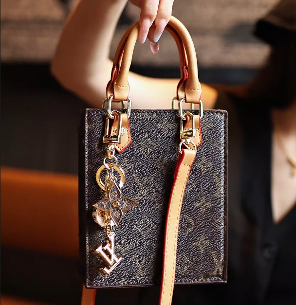 V key chain-713