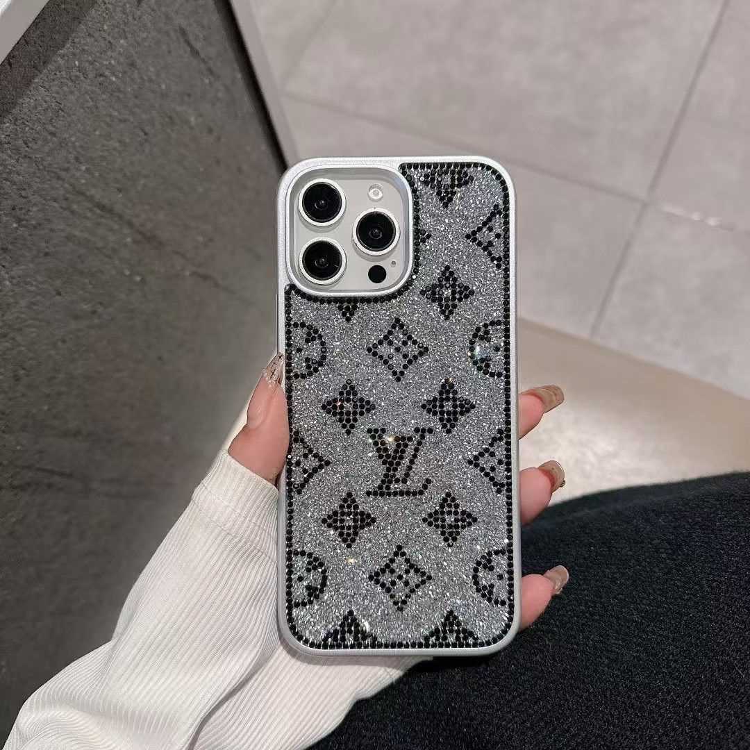 Coque iPhone de luxe à paillettes holographiques inspirée de YSL – Édition Éclat Diamant