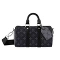 Boston Barrel Bag mit Monogramm und Schultergurt