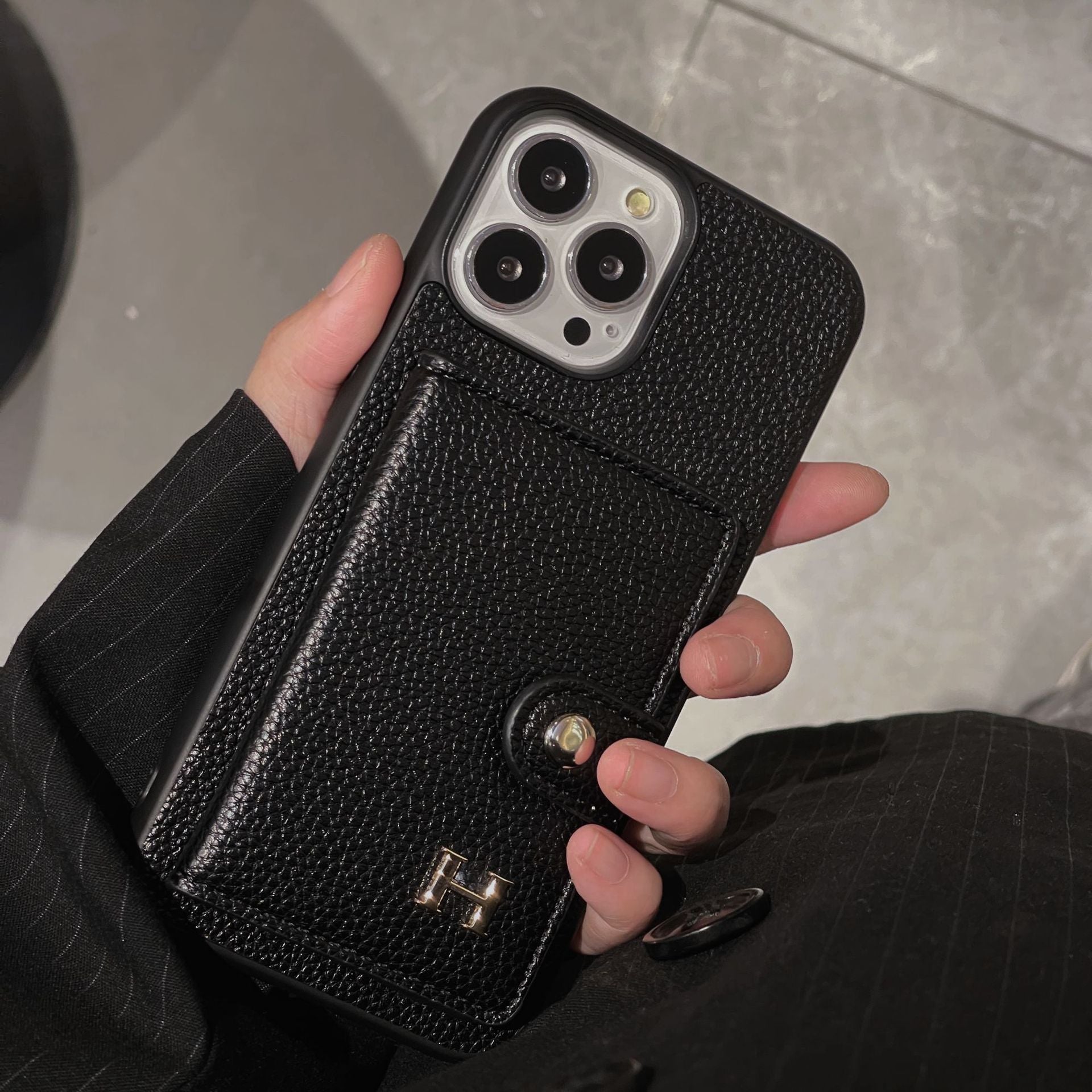 Pouzdro na iPhone z kůže H Leather Card Holder