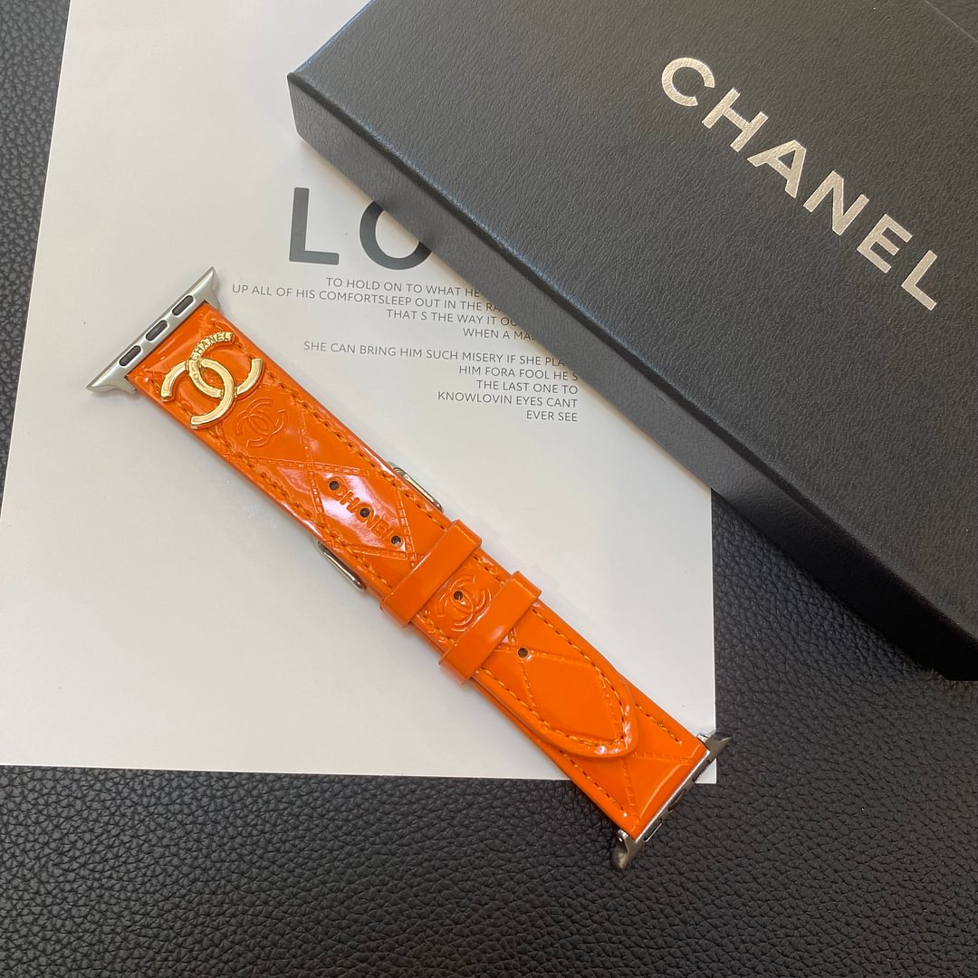 Bracelet Apple Watch en cuir brillant avec logo métallique de luxe