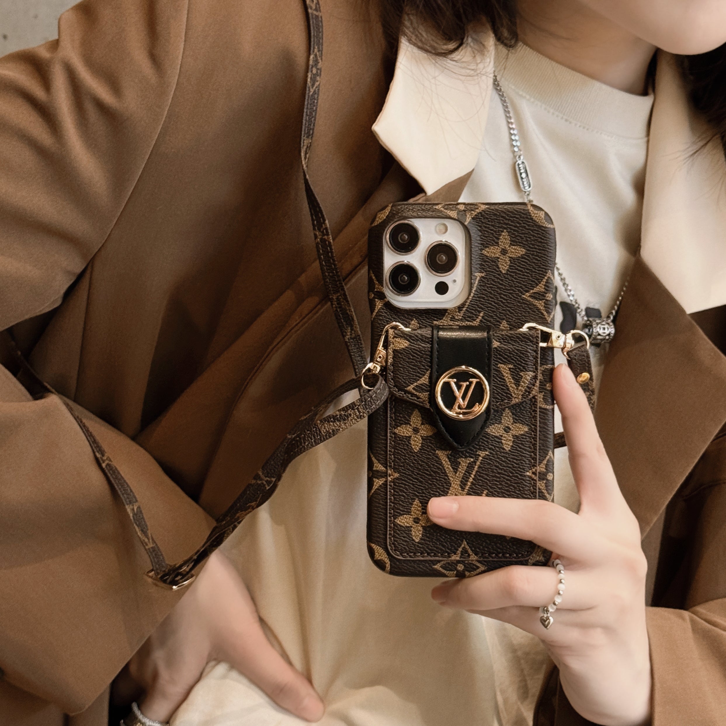 Étui iPhone avec chaîne porte-cartes de luxe