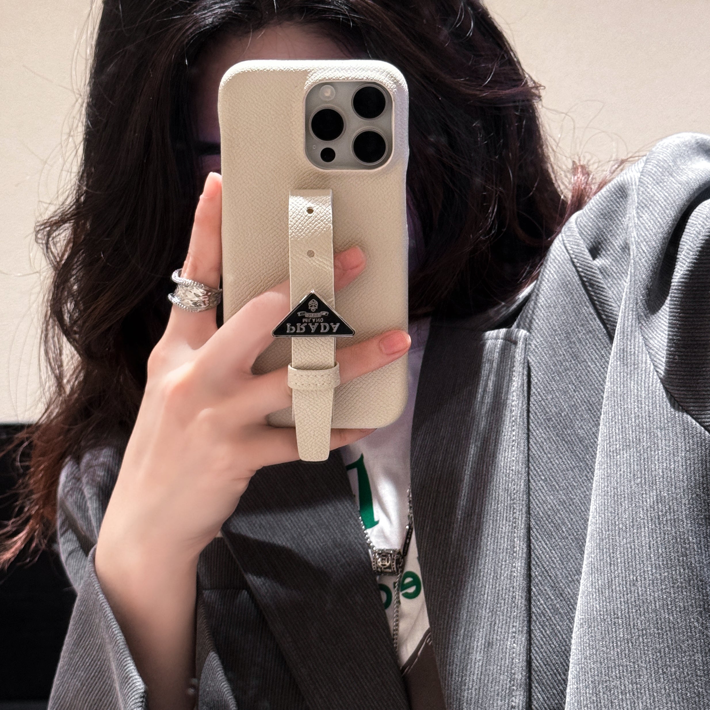 Étui iPhone en cuir de luxe avec poignée