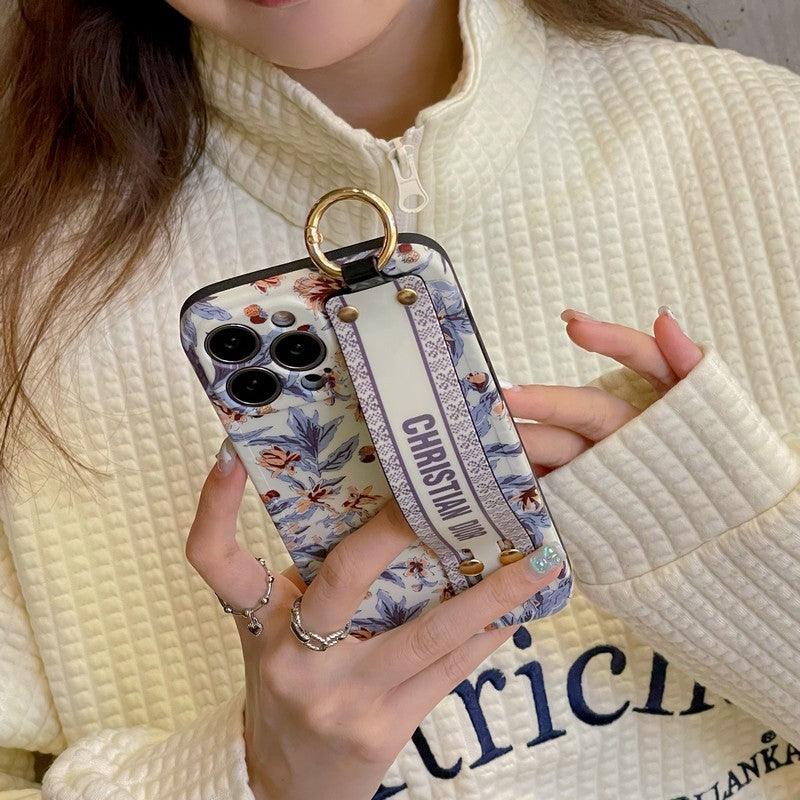 Módní pouzdro na iPhone s fialovým a bílým náramkem  
