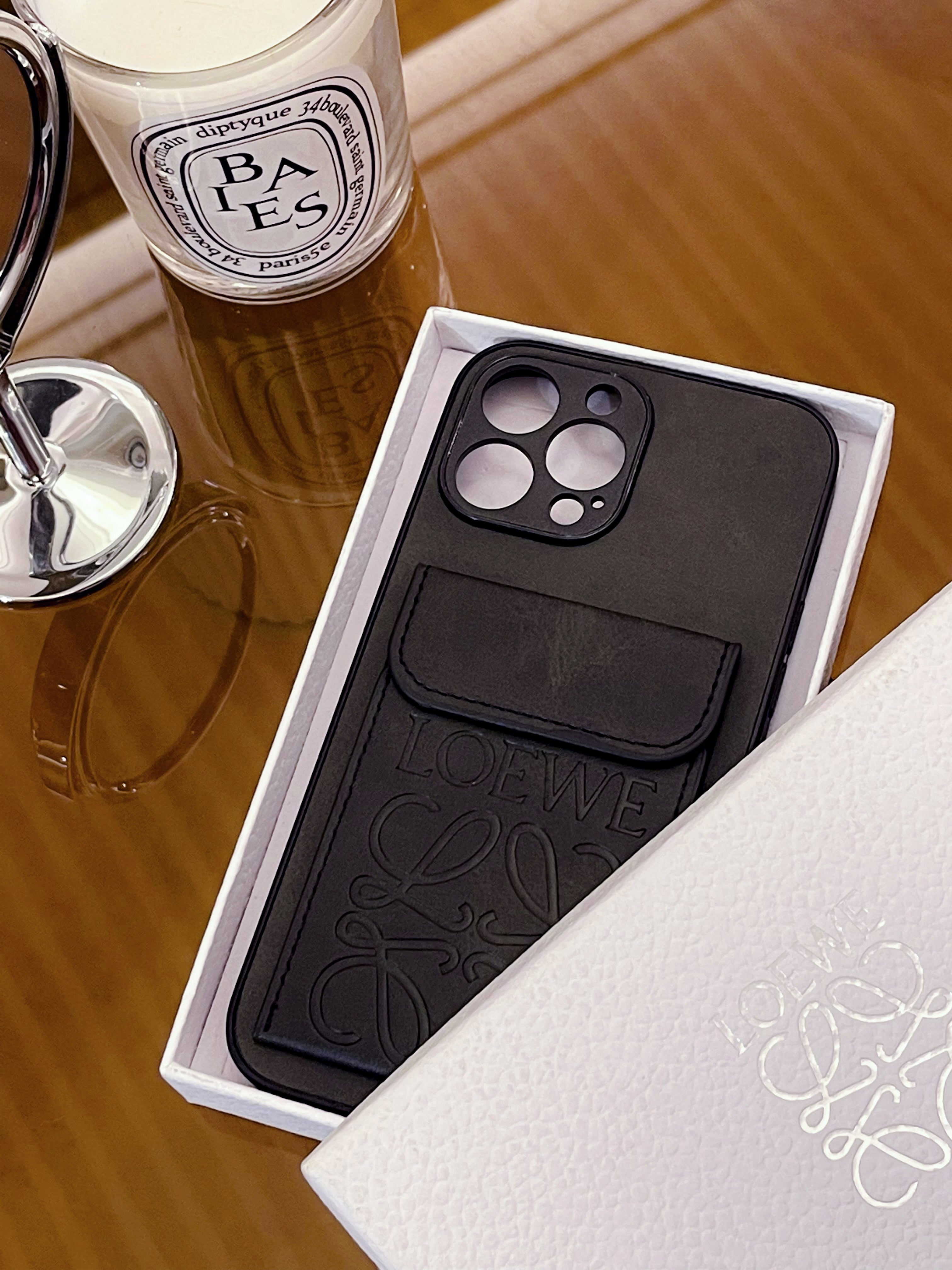 Luxusní černé pouzdro na iPhone s držákem na karty-LZP241448