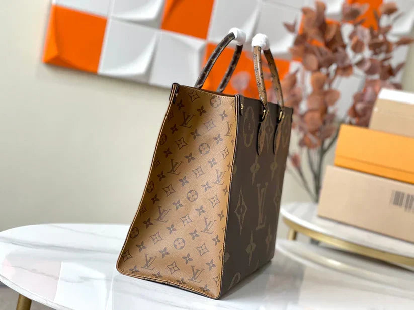 Sac fourre-tout en cuir monogrammé de luxe