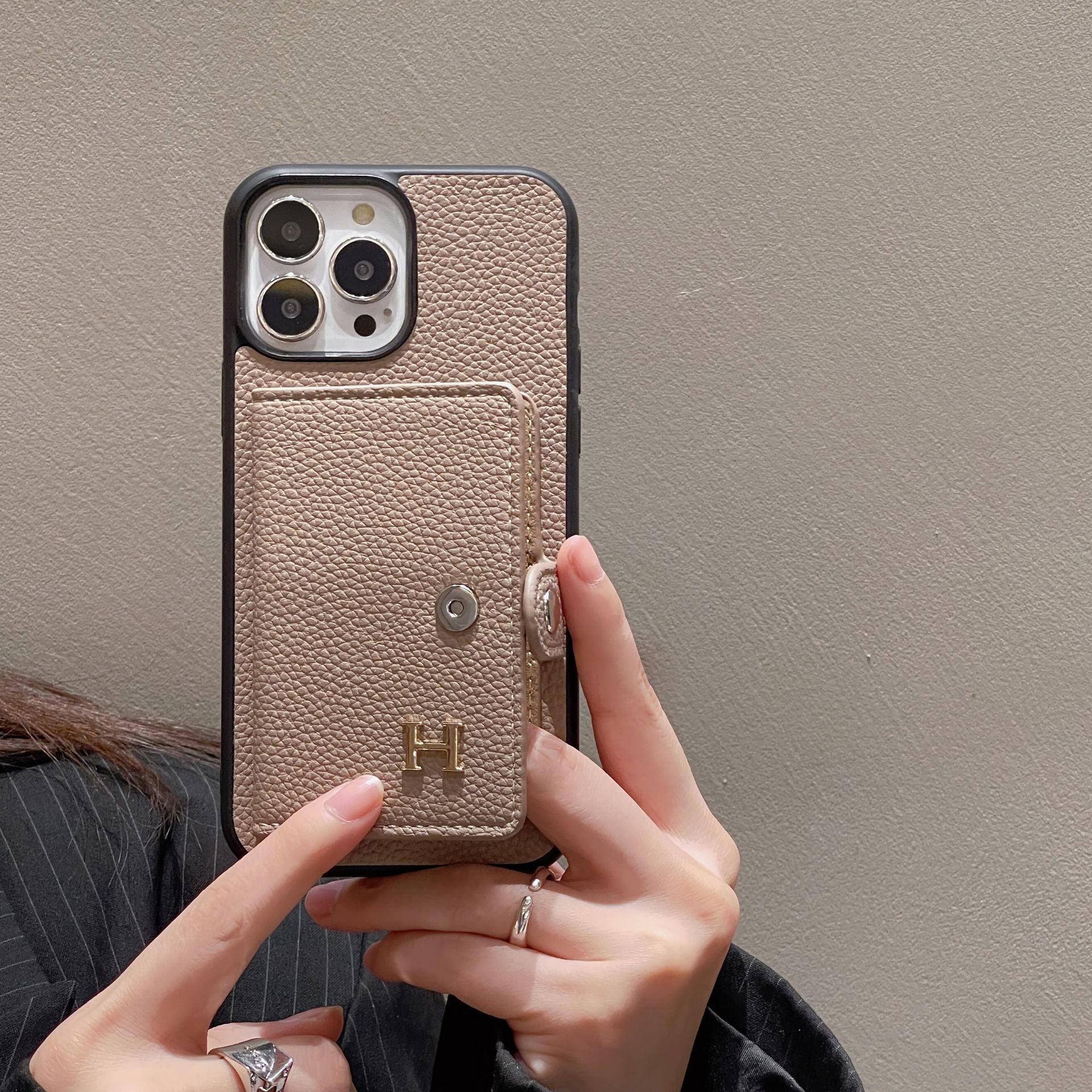 Pouzdro na iPhone z kůže H Leather Card Holder