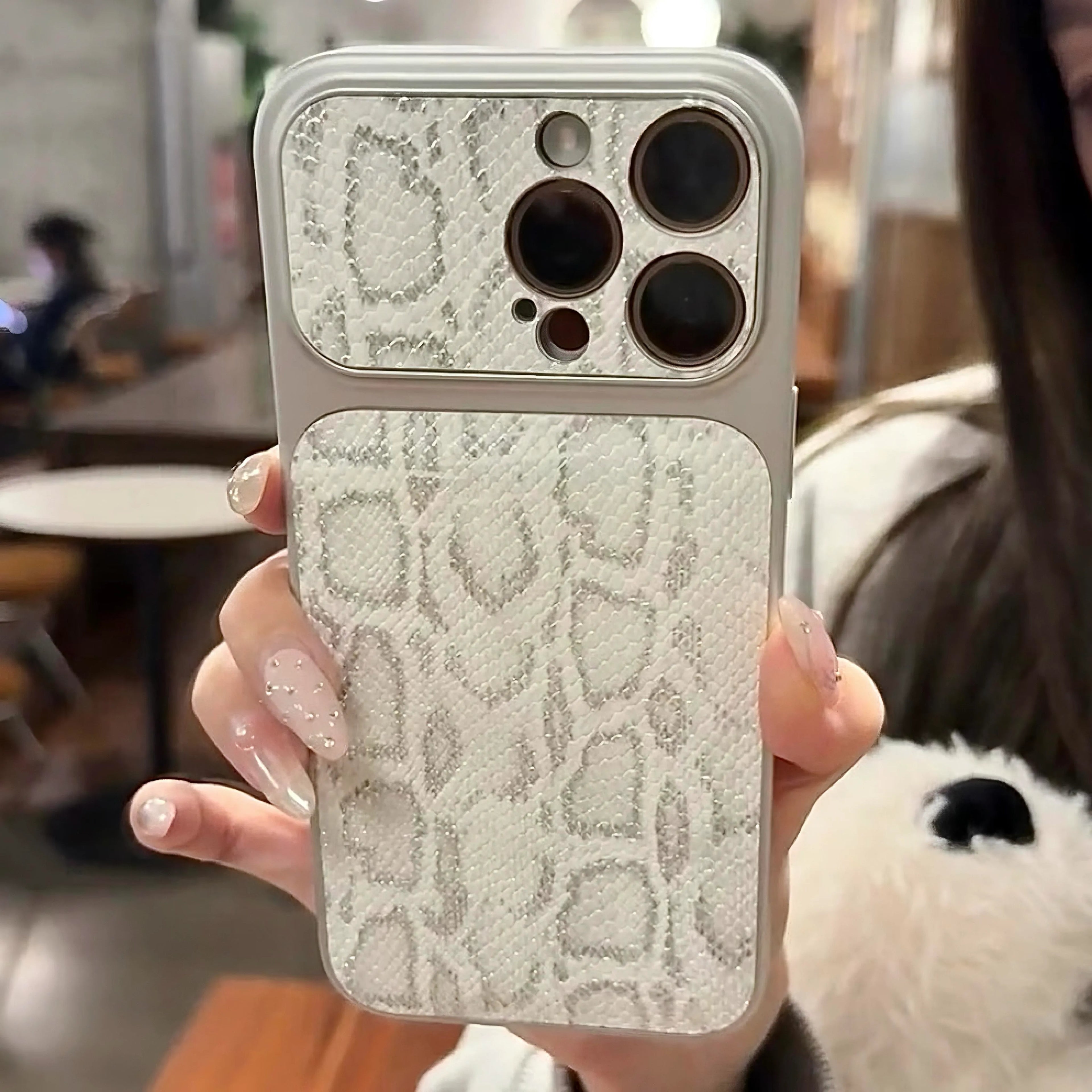 Luxuriöse iPhone-Hülle in Schlangenhautoptik