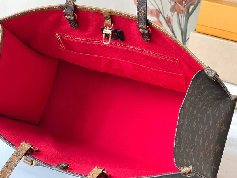 Sac fourre-tout en cuir monogrammé de luxe