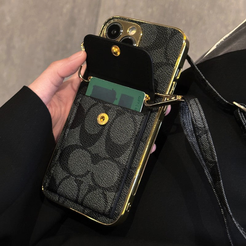Étui iPhone en cuir avec chaîne et motifs classiques