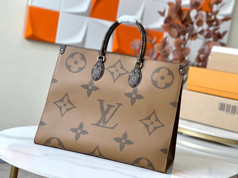 Sac fourre-tout en cuir monogrammé de luxe