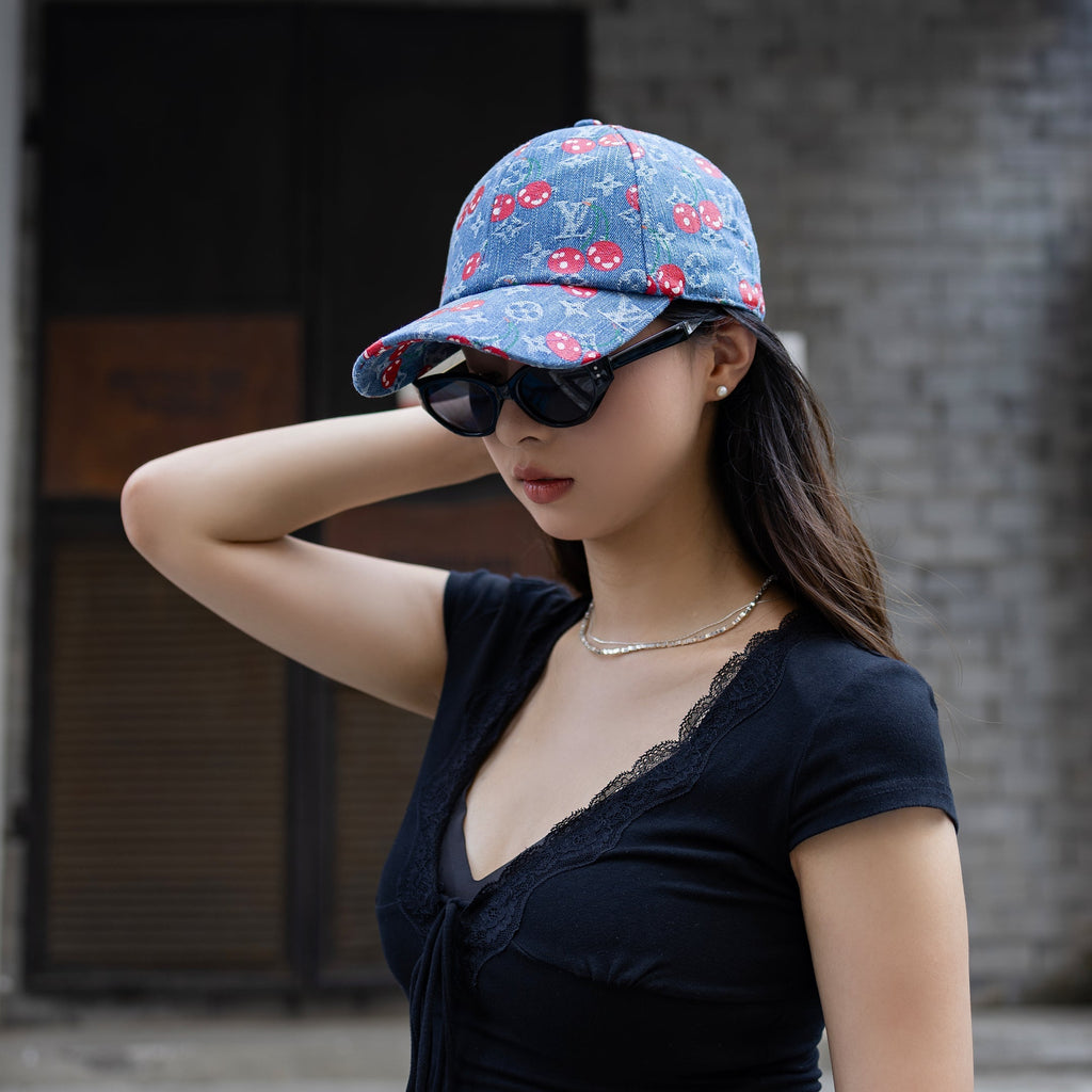 Bonnet cerise branché