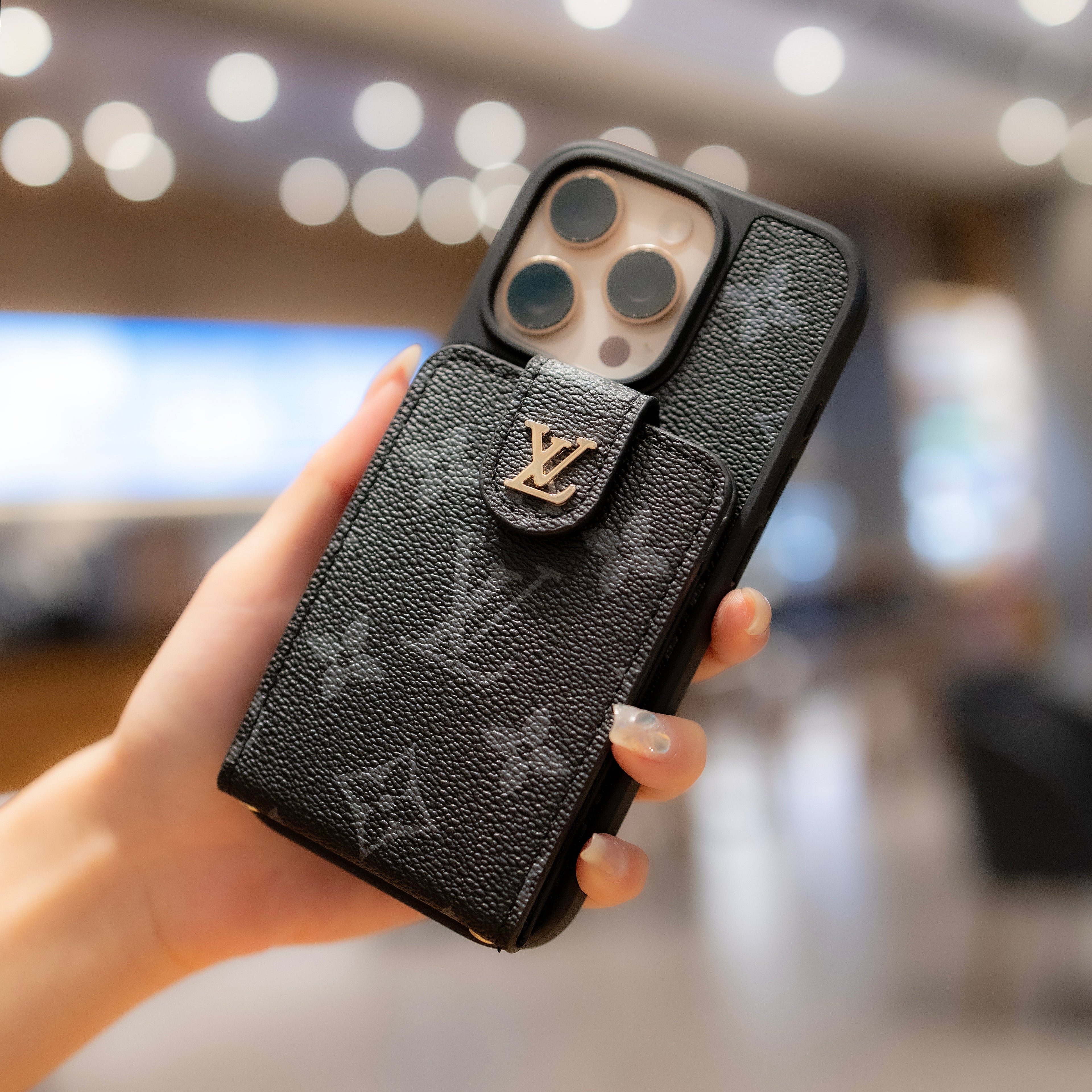 Luxusní pouzdro na iPhone přes rameno s držákem karet a popruhem