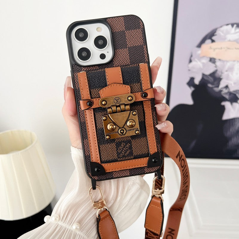 Étui iPhone de luxe marron avec chaîne bandoulière