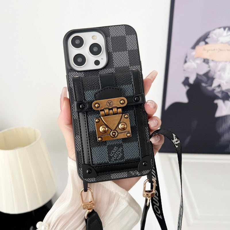 Coque iPhone de luxe noire et blanche avec chaîne bandoulière