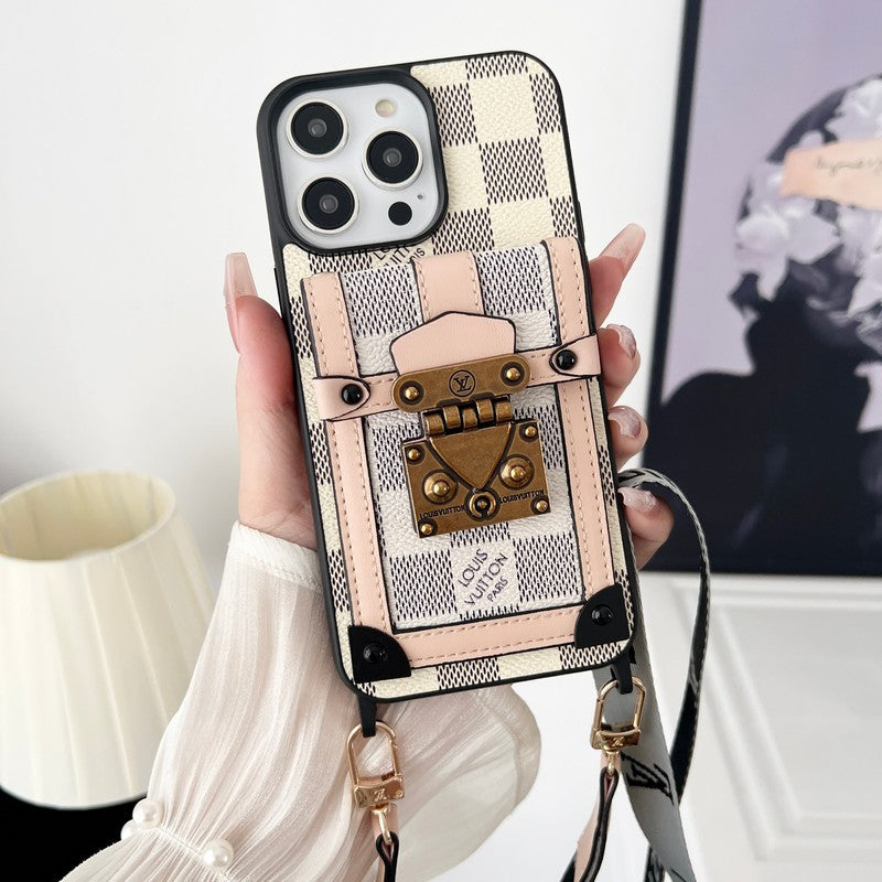 Coque iPhone de luxe noire et blanche avec chaîne bandoulière