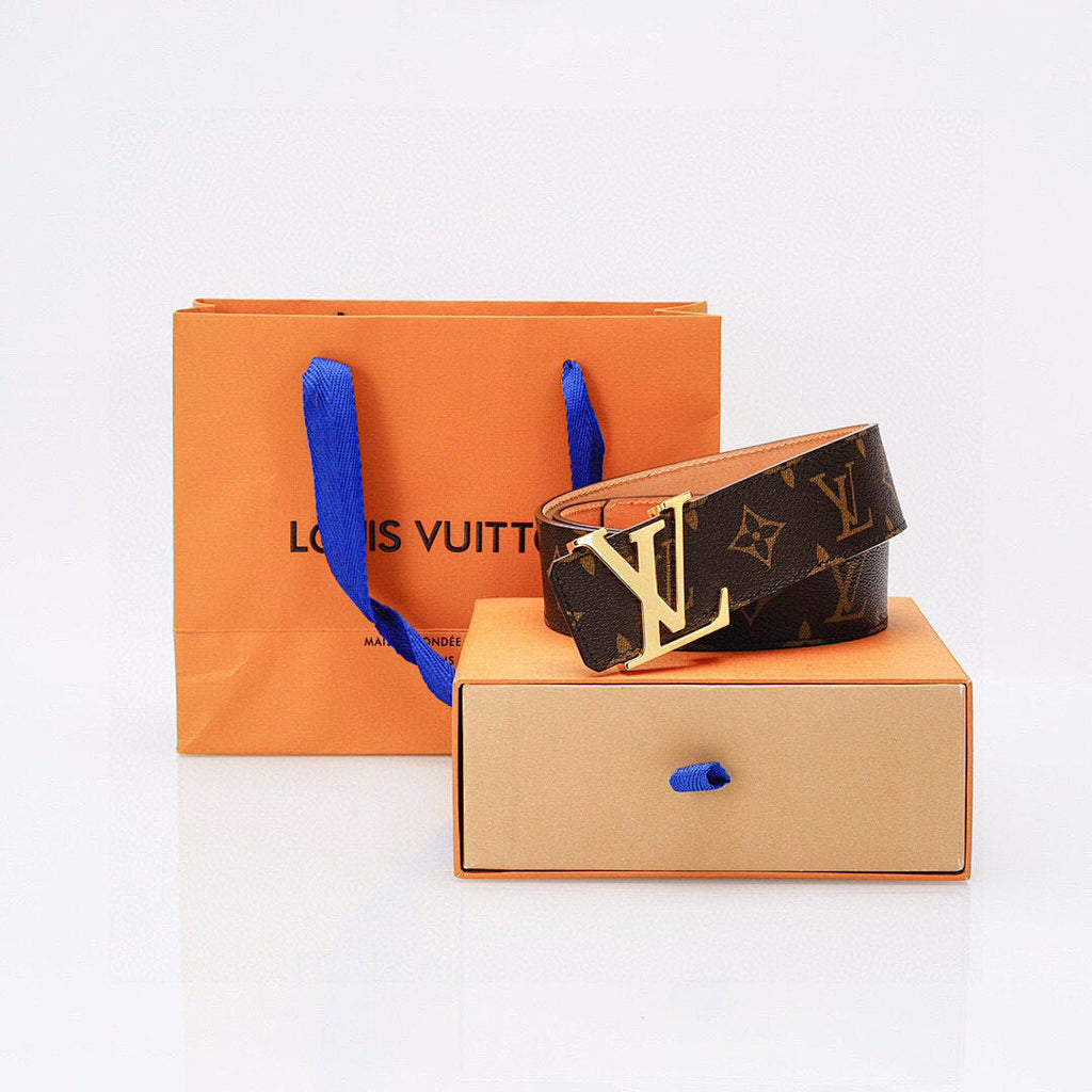 Luxuriöser Monogramm-Gürtel mit goldener Schnalle