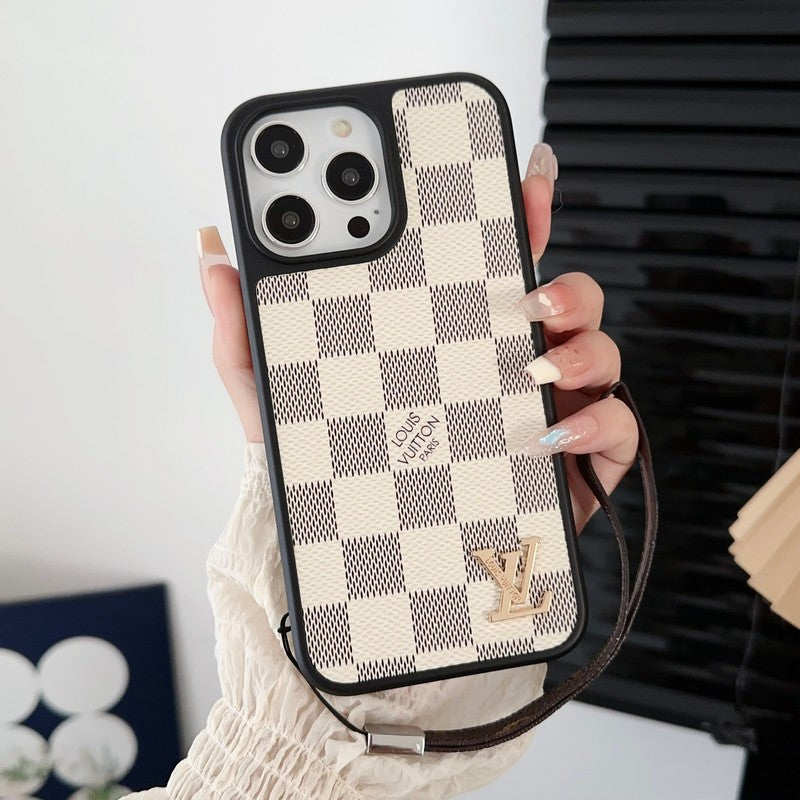 Coque iPhone noire et blanche de luxe avec chaîne de main