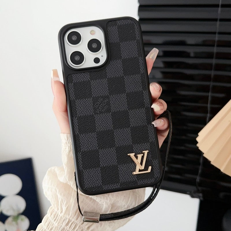 Coque iPhone noire et blanche de luxe avec chaîne de main