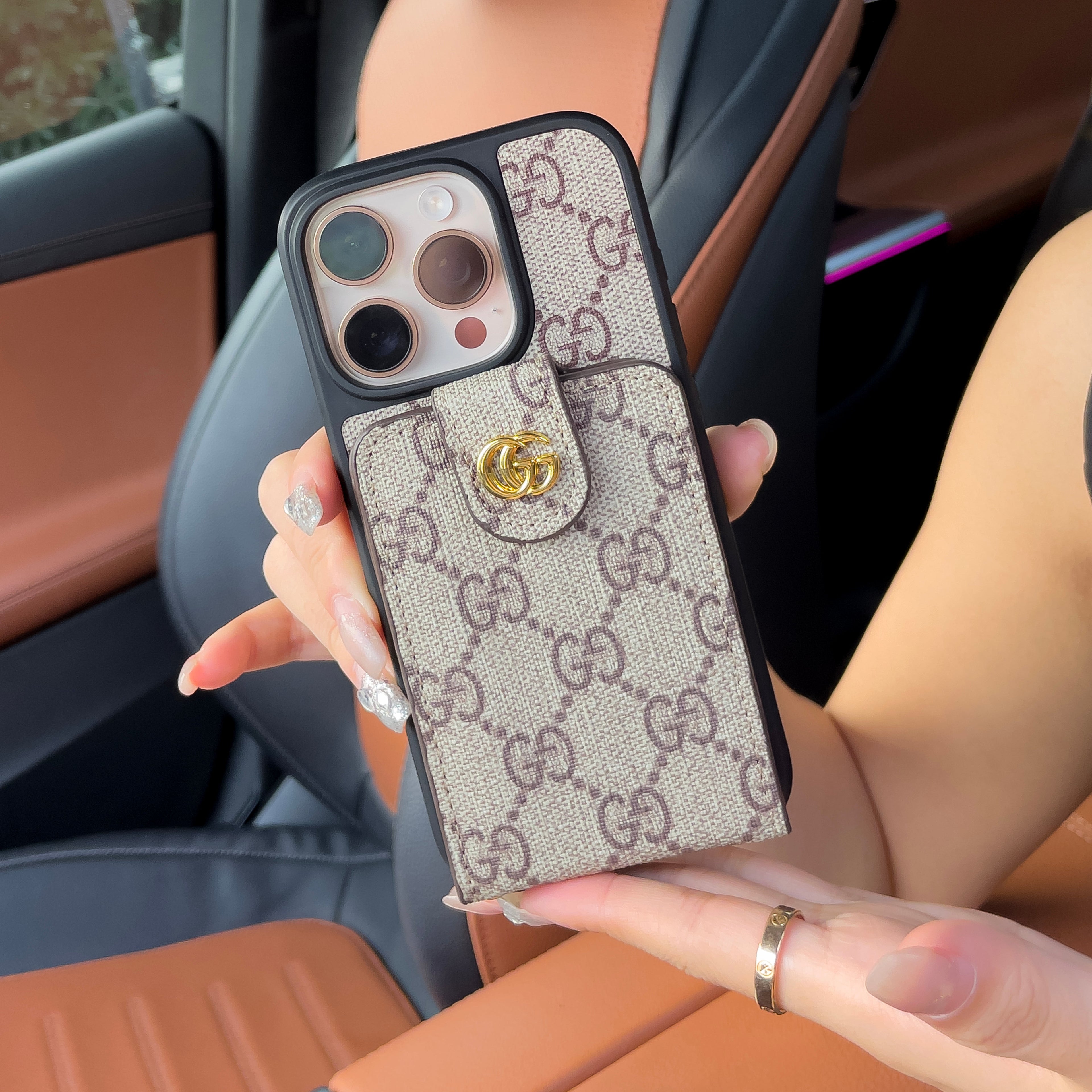 Luxusní pouzdro na iPhone přes rameno s držákem karet a popruhem