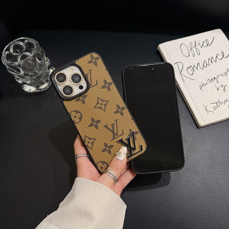 Luxusní černé kožené pouzdro na iPhone s logem  
