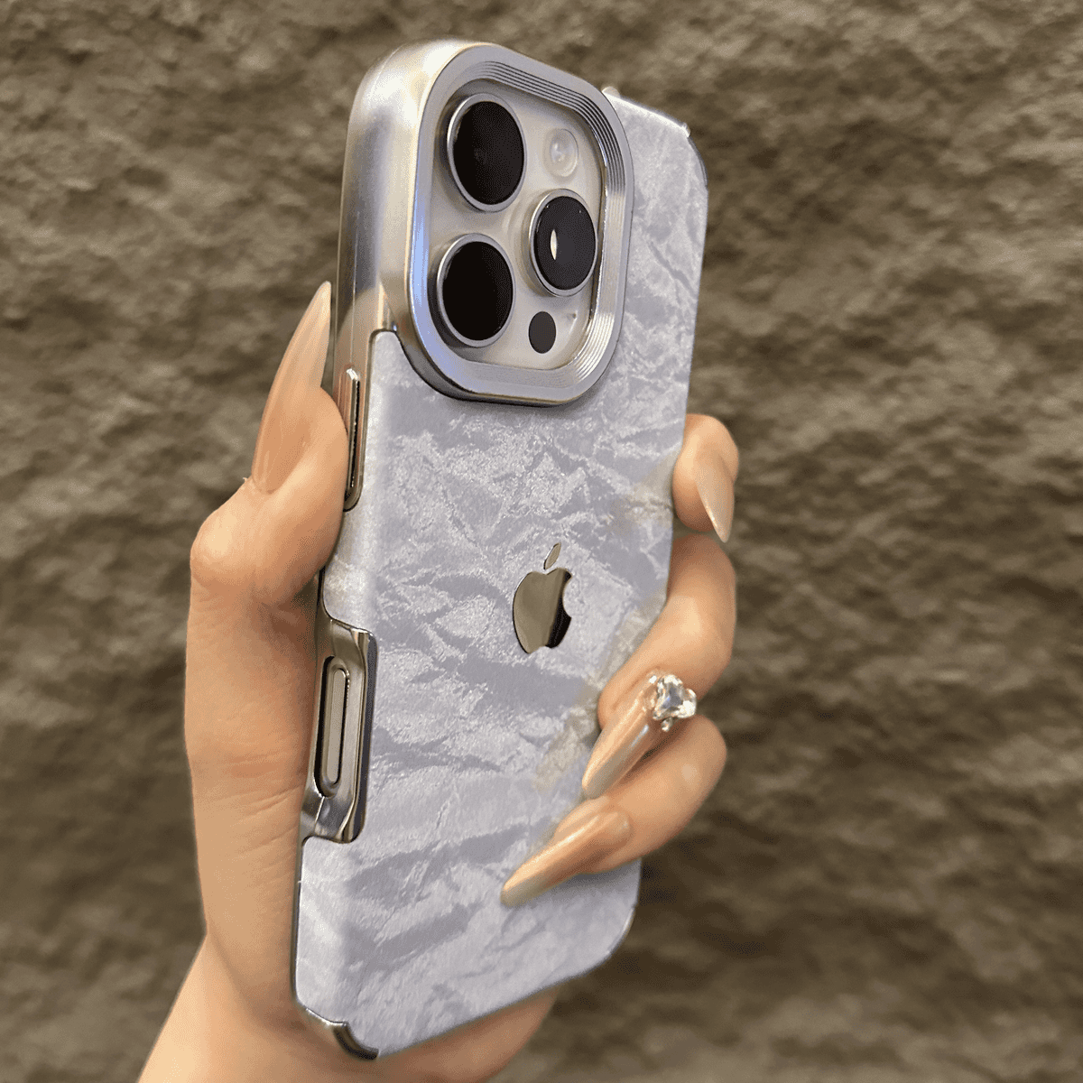 Coque iPhone Texture Neige Velours avec Cadre Électroplaqué