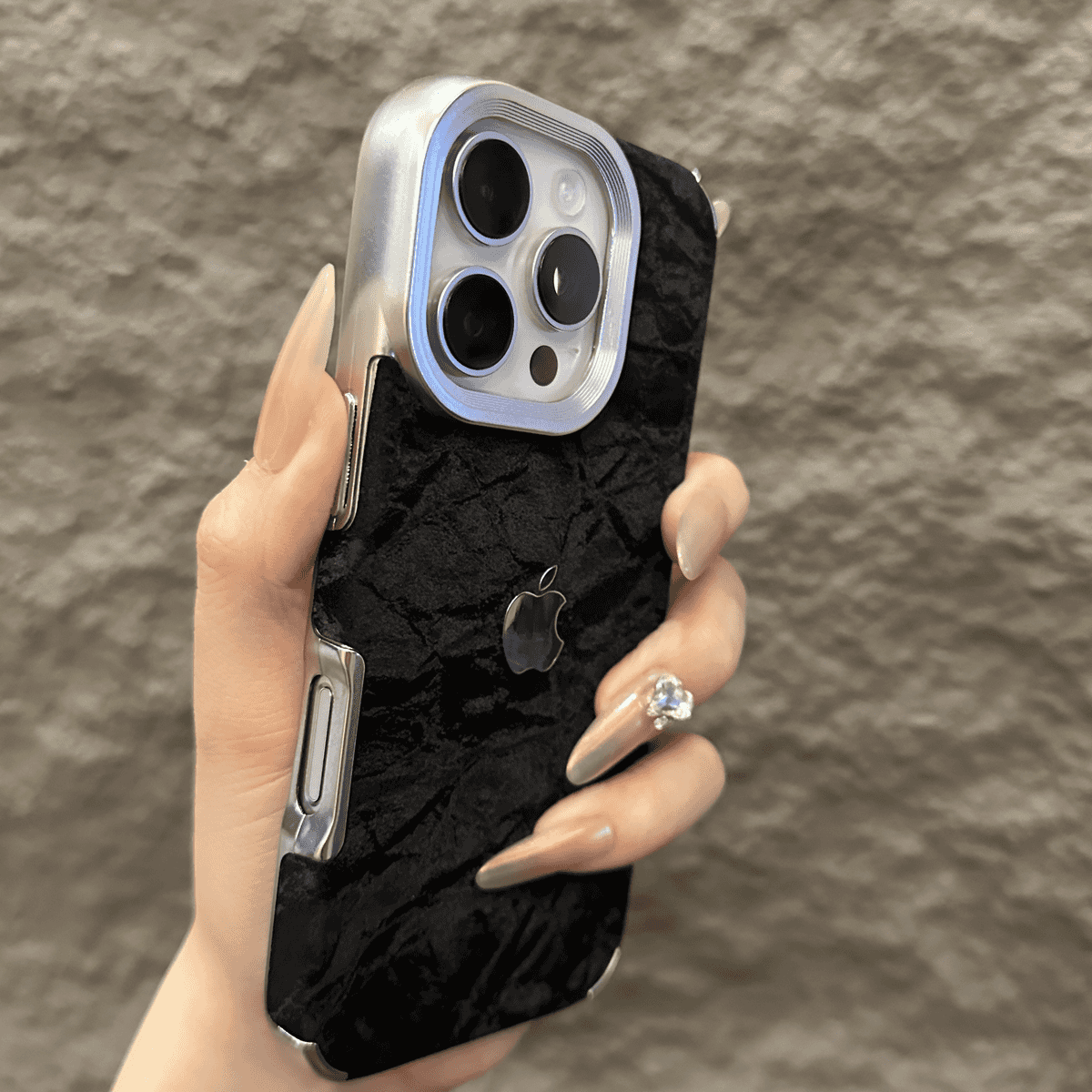 Coque iPhone Texture Neige Velours avec Cadre Électroplaqué