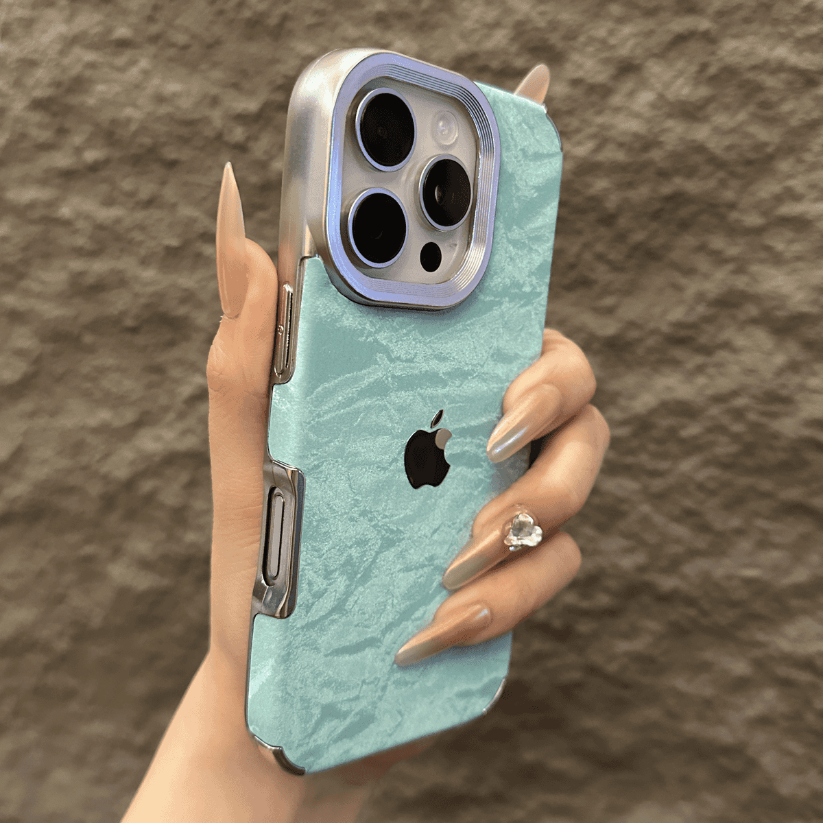 Coque iPhone Texture Neige Velours avec Cadre Électroplaqué