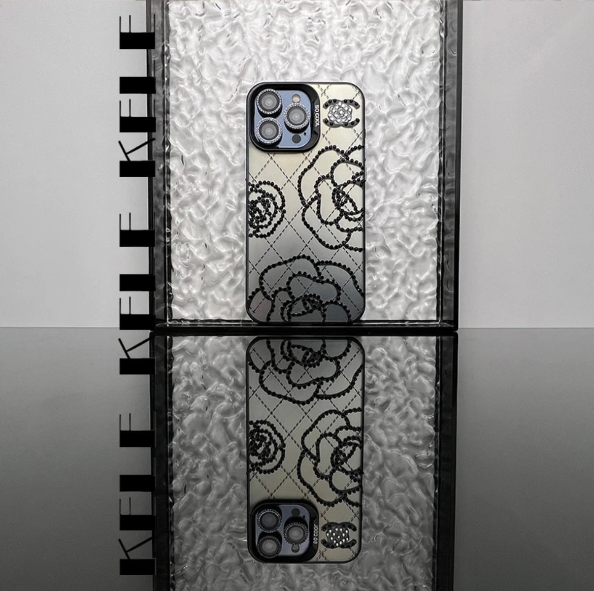Pouzdro na iPhone inspirované kamélií s unikátním designem