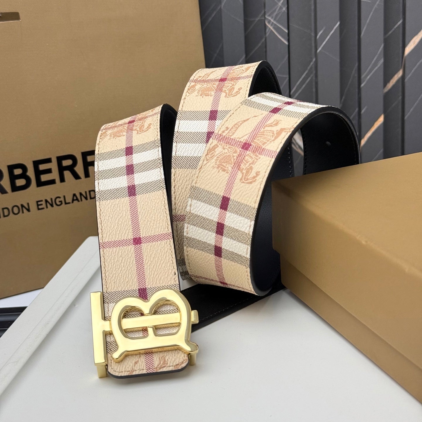 Pánský kožený opasek s přezkou TB Monogram / kostkovaný vzor